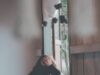 Depresyon Hayatımızı Nasıl Etkiler? Depresyondan Kaçınmak için Aktivite Günlüğü photo of a person leaning on wooden window