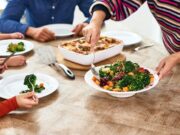 Çocukların Yeme Problemlerine Karşı Ebeveyn Rehberi Çocukların Yeme Problemlerine Karşı Ebeveyn Rehberi - PsikoGözlük